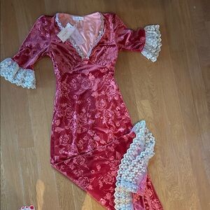 Chic Velvet Floral Maxi Dress with Lace Trim